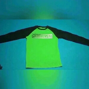 Quicksilver boys/youth long sleeve baseball style shirt